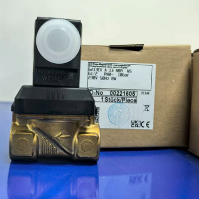 0-10 Bar Pressure Resistant Burkert 00221618 Type 6213 Solenoid Valve, NBR Sealing 13 Orifice G3/4 Thread, Brass Housing DC24V 8W For -10~80°C Pipelines